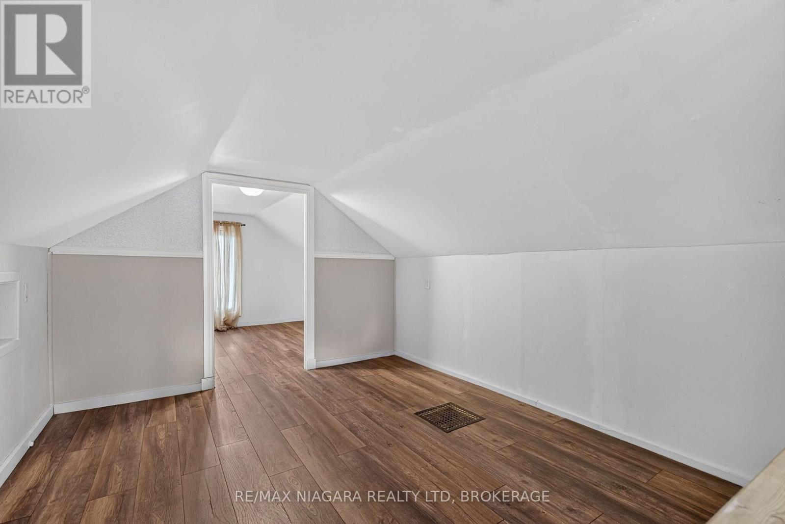 5657 PRINCE EDWARD AVENUE - 23