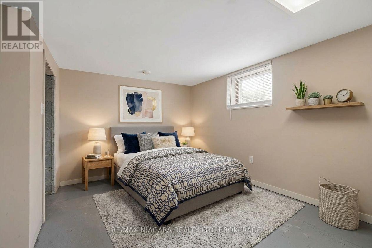 5657 Prince Edward Avenue — photo 29