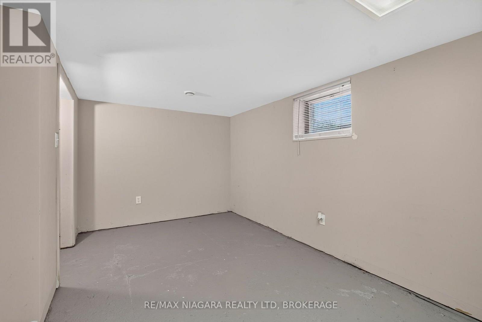 5657 Prince Edward Avenue — photo 30