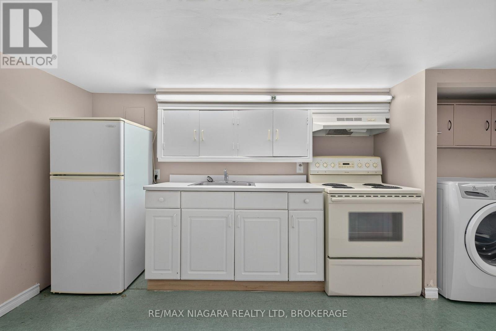 5657 PRINCE EDWARD AVENUE - 31