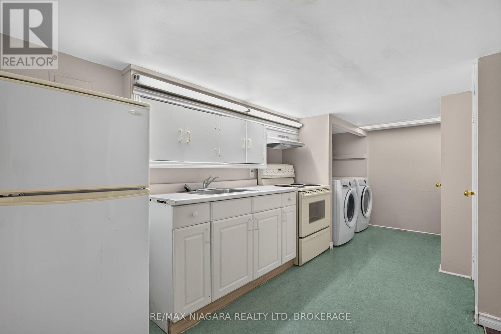5657 PRINCE EDWARD AVENUE - 32