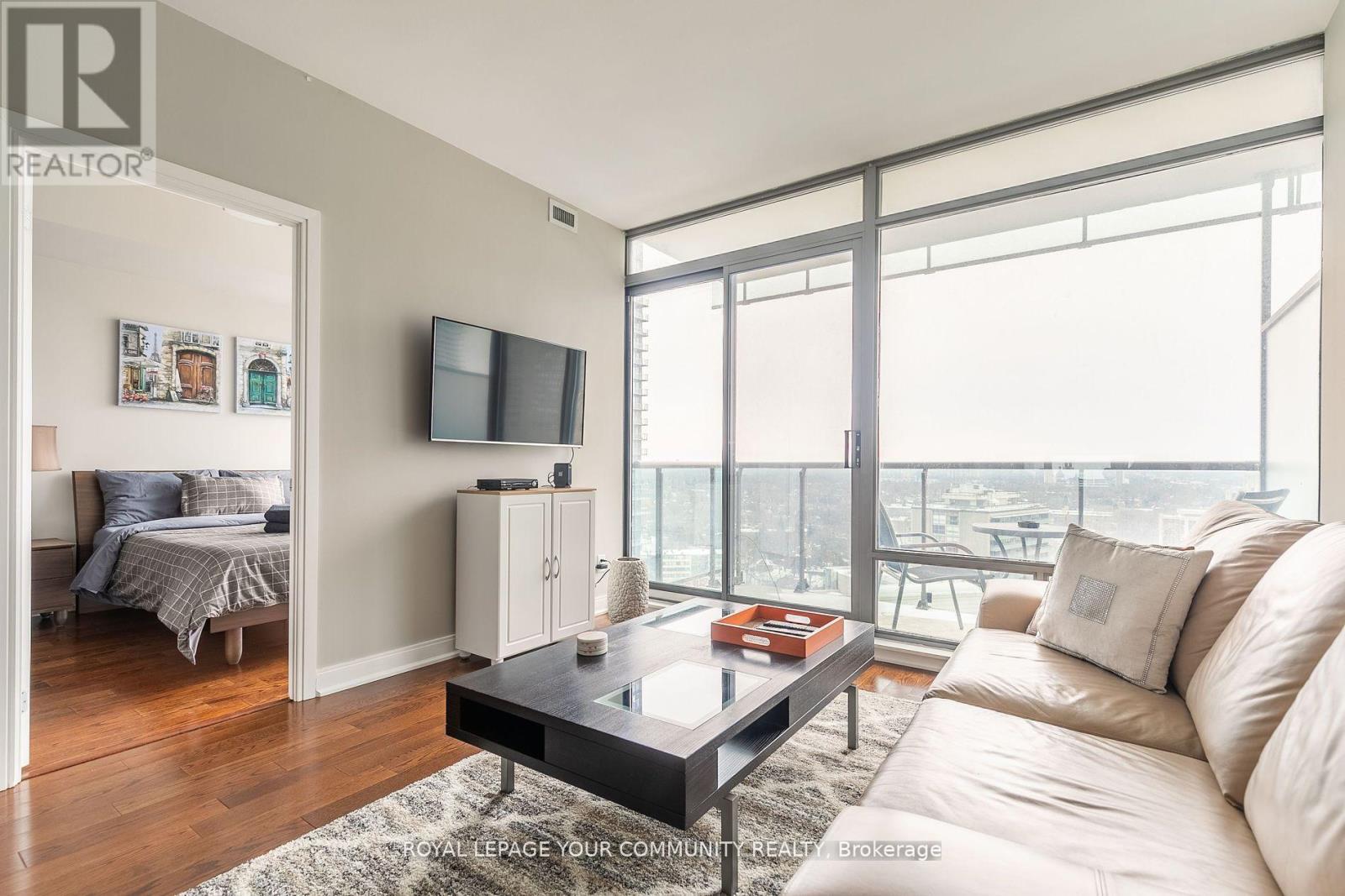 18 Yorkville Avenue — photo 10