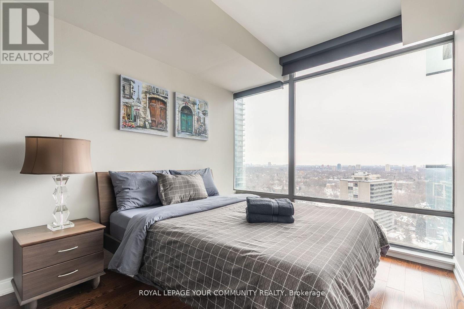 18 Yorkville Avenue — photo 12