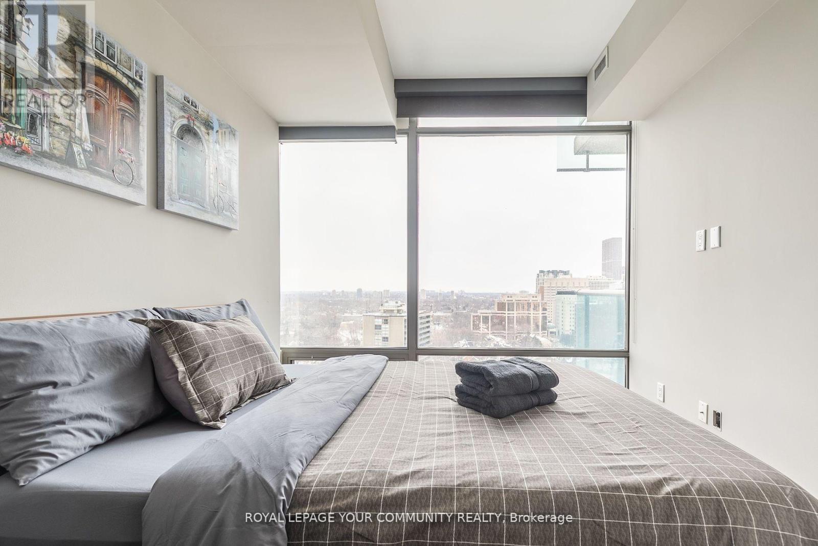 18 Yorkville Avenue — photo 13