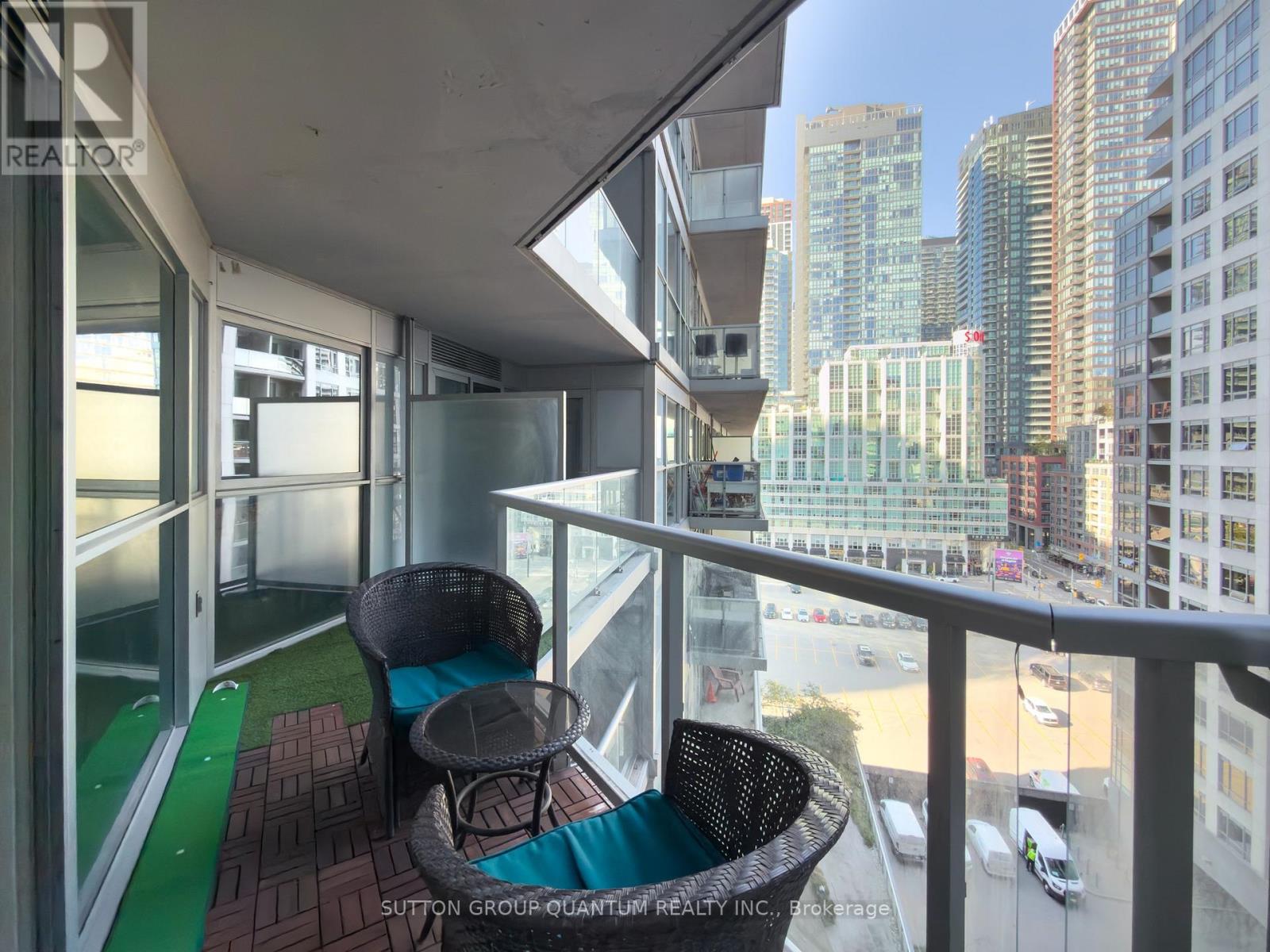 352 Front Street West — photo 10