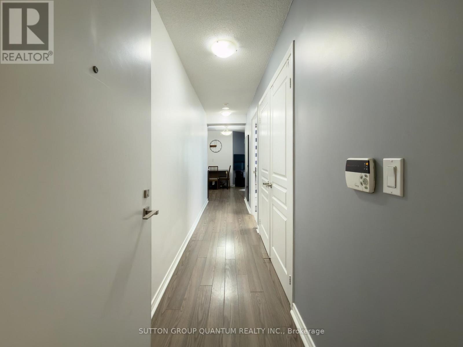352 Front Street West — photo 2