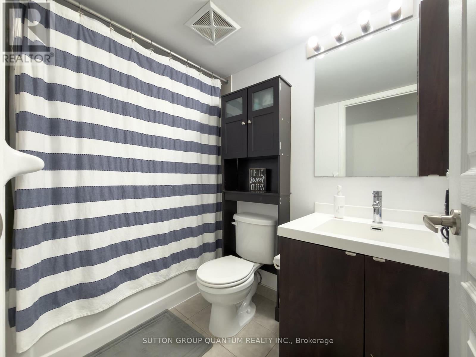 352 Front Street West — photo 8