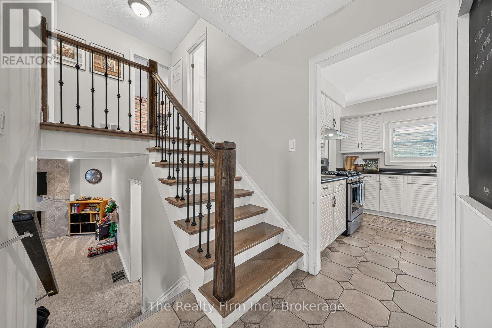 2 Greenwood Road — photo 22