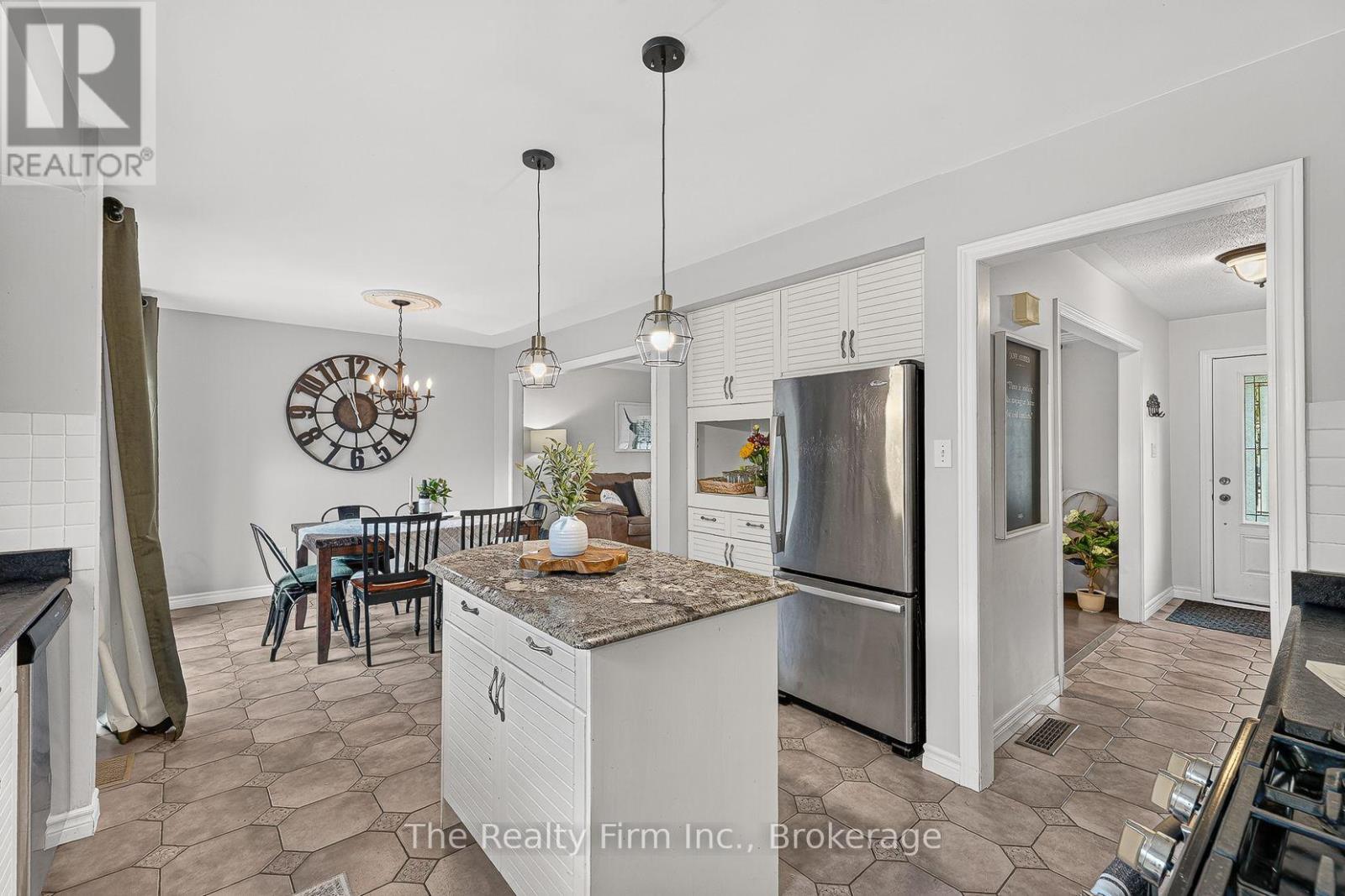 2 Greenwood Road — photo 8