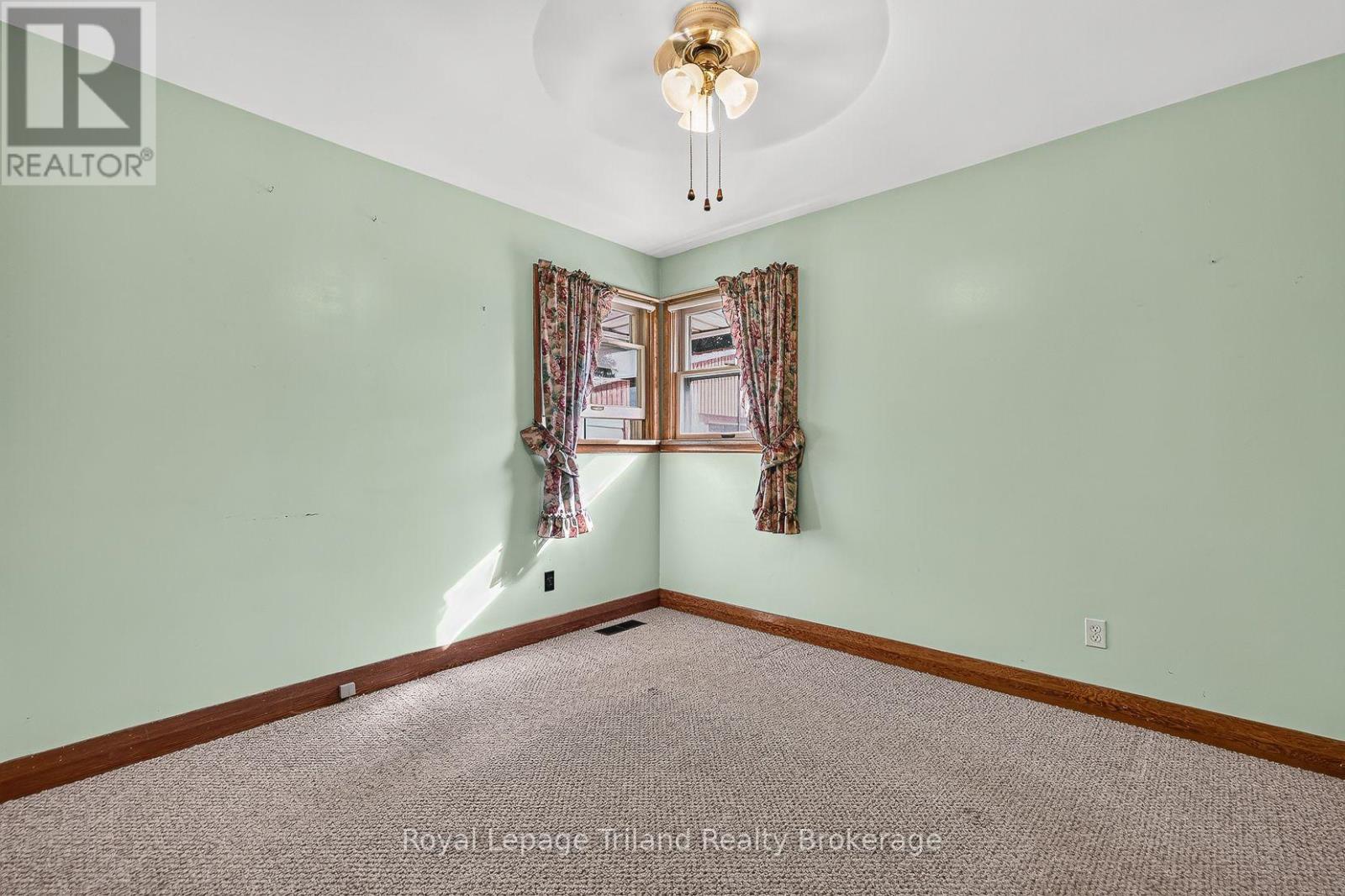 30 YOUNG STREET - 29