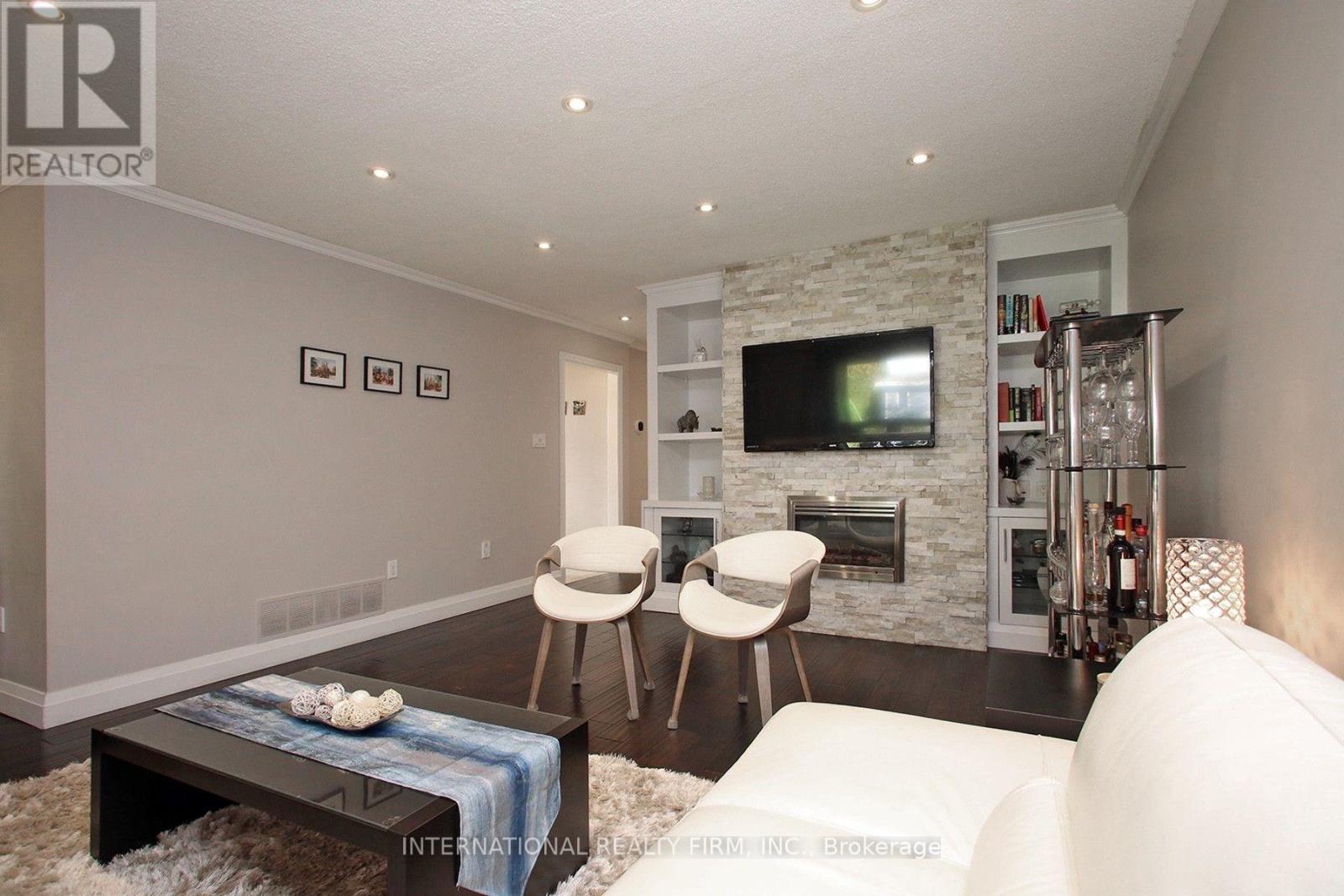 1876 Bicroft Court, Pickering, ON photo 11
