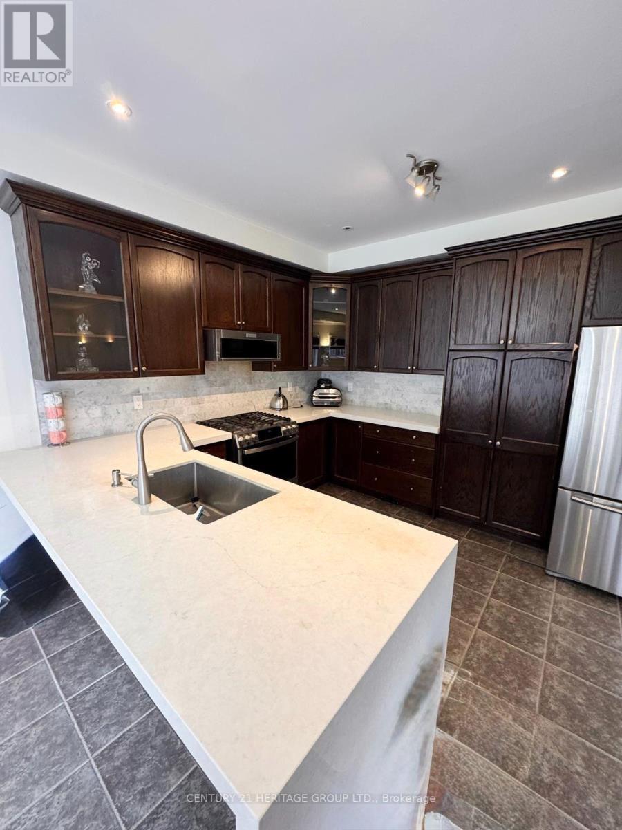 82 Raintree Crescent, Richmond Hill, ON photo 9