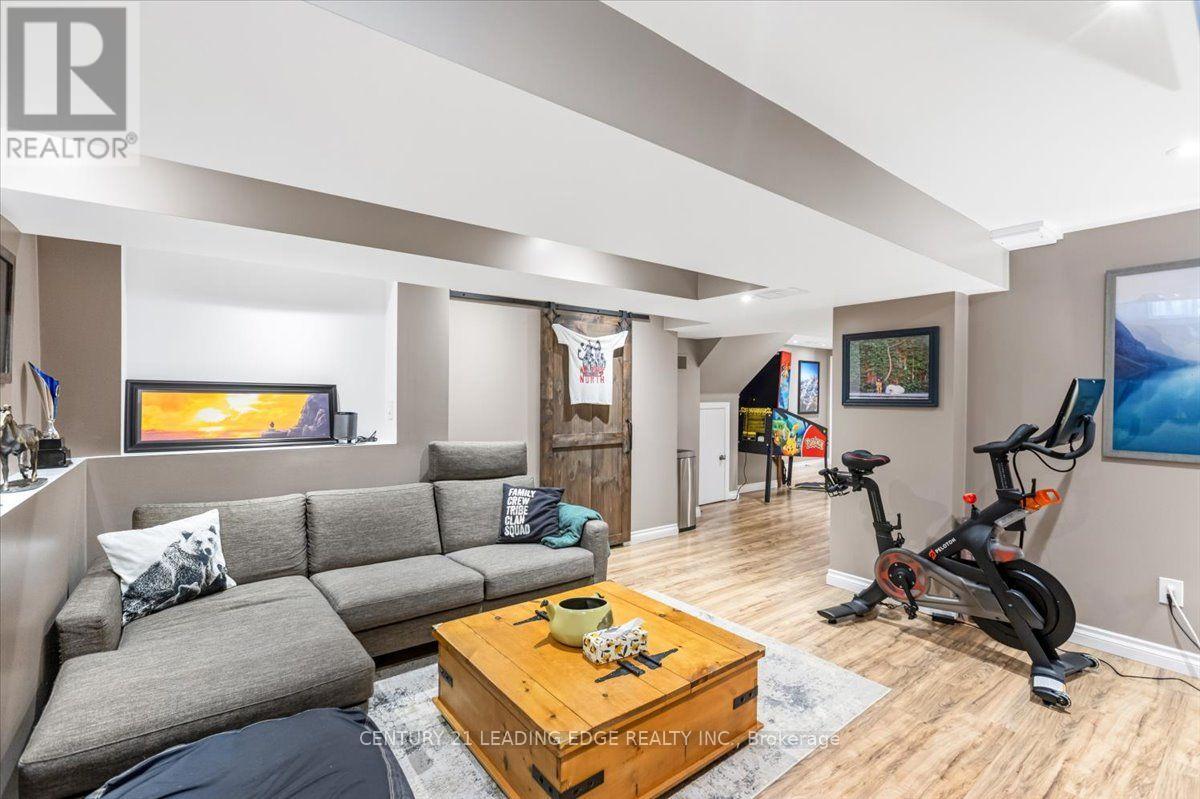 347 Woodfern Way, Newmarket, ON photo 15