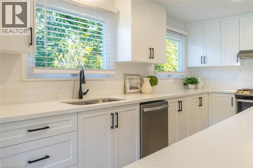 582 Strathcona Court — photo 11