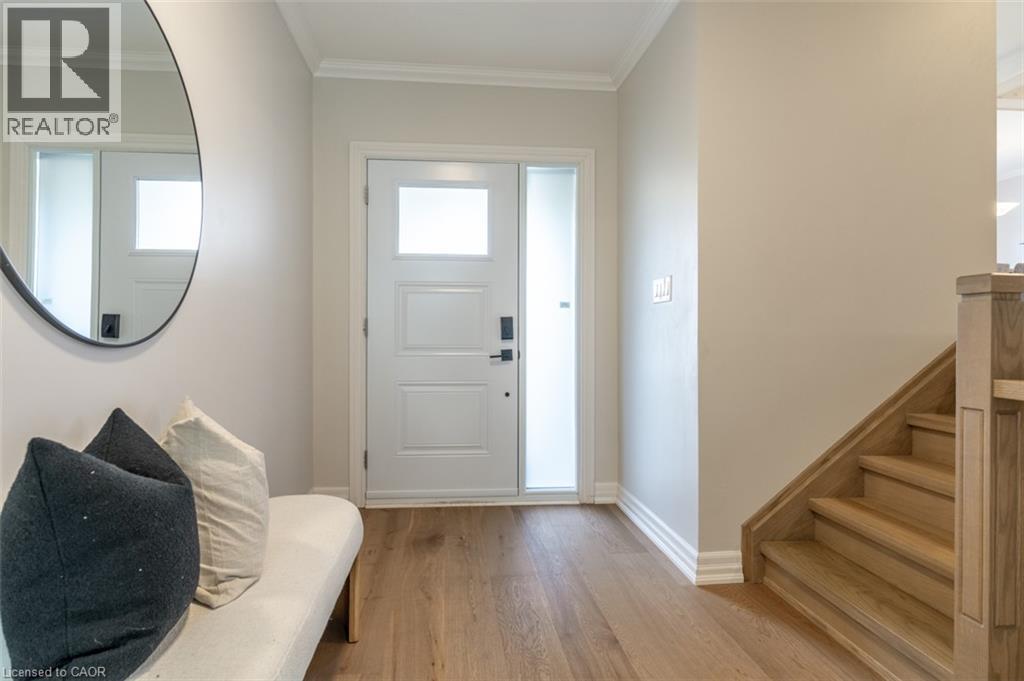 582 STRATHCONA Court, Milton — photo 5