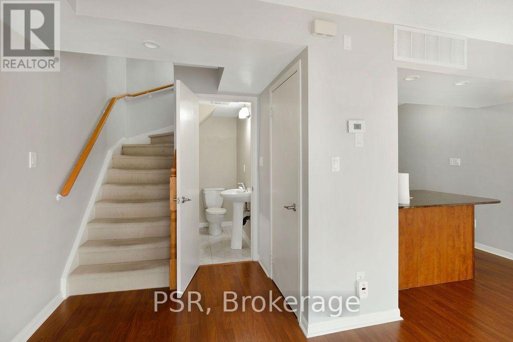 20 Laidlaw Street — photo 11