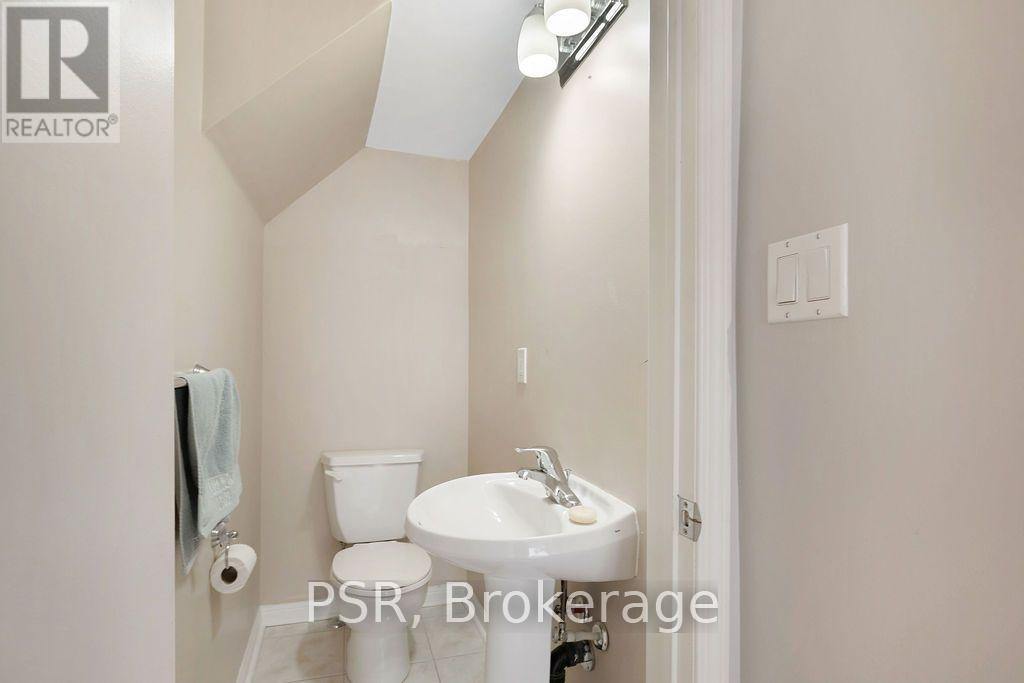 20 Laidlaw Street — photo 12