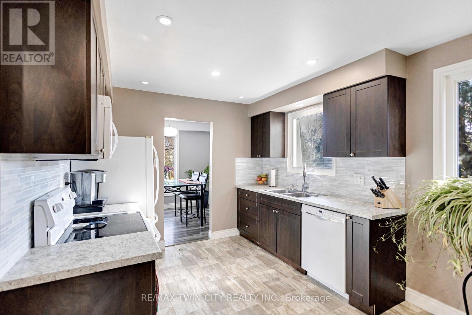 36 Valerie Court, Cambridge, ON photo 11