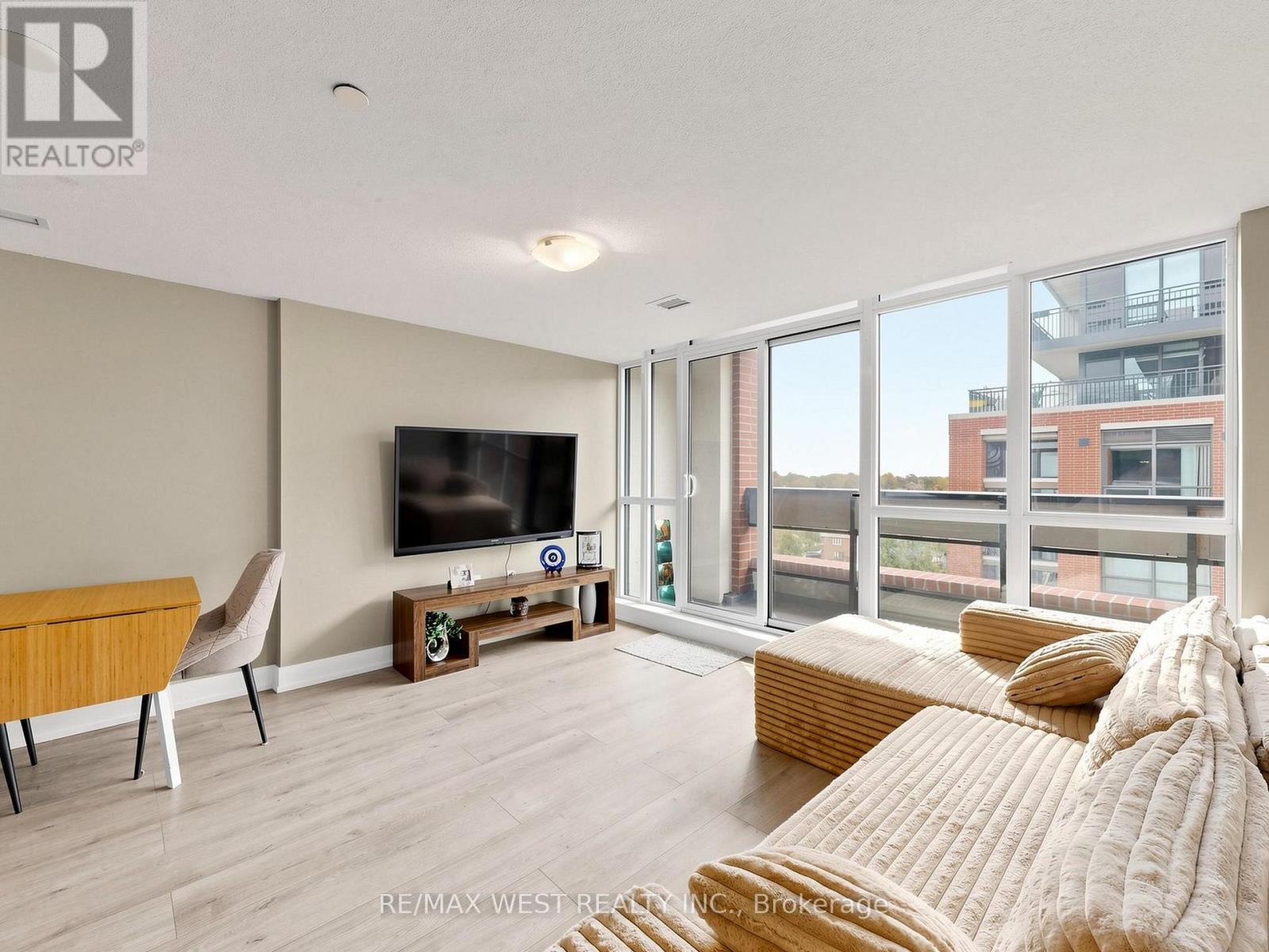 3091 Dufferin Street — photo 22