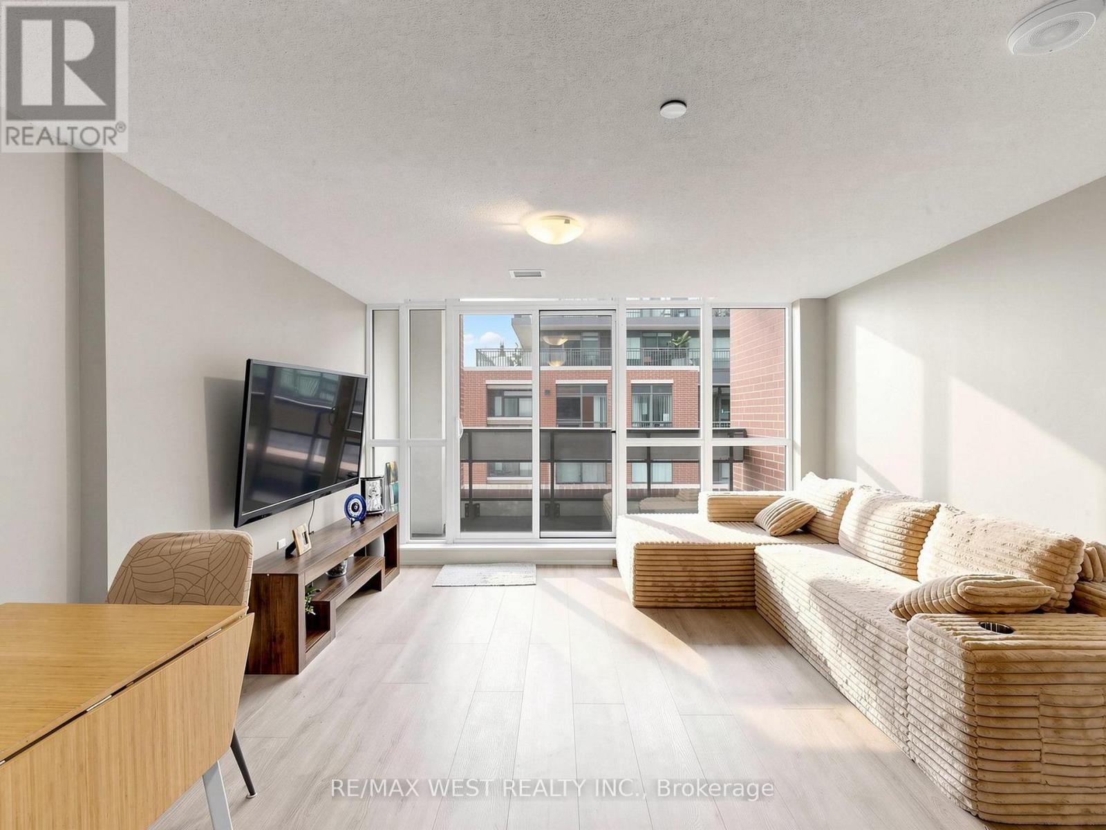 3091 Dufferin Street — photo 19