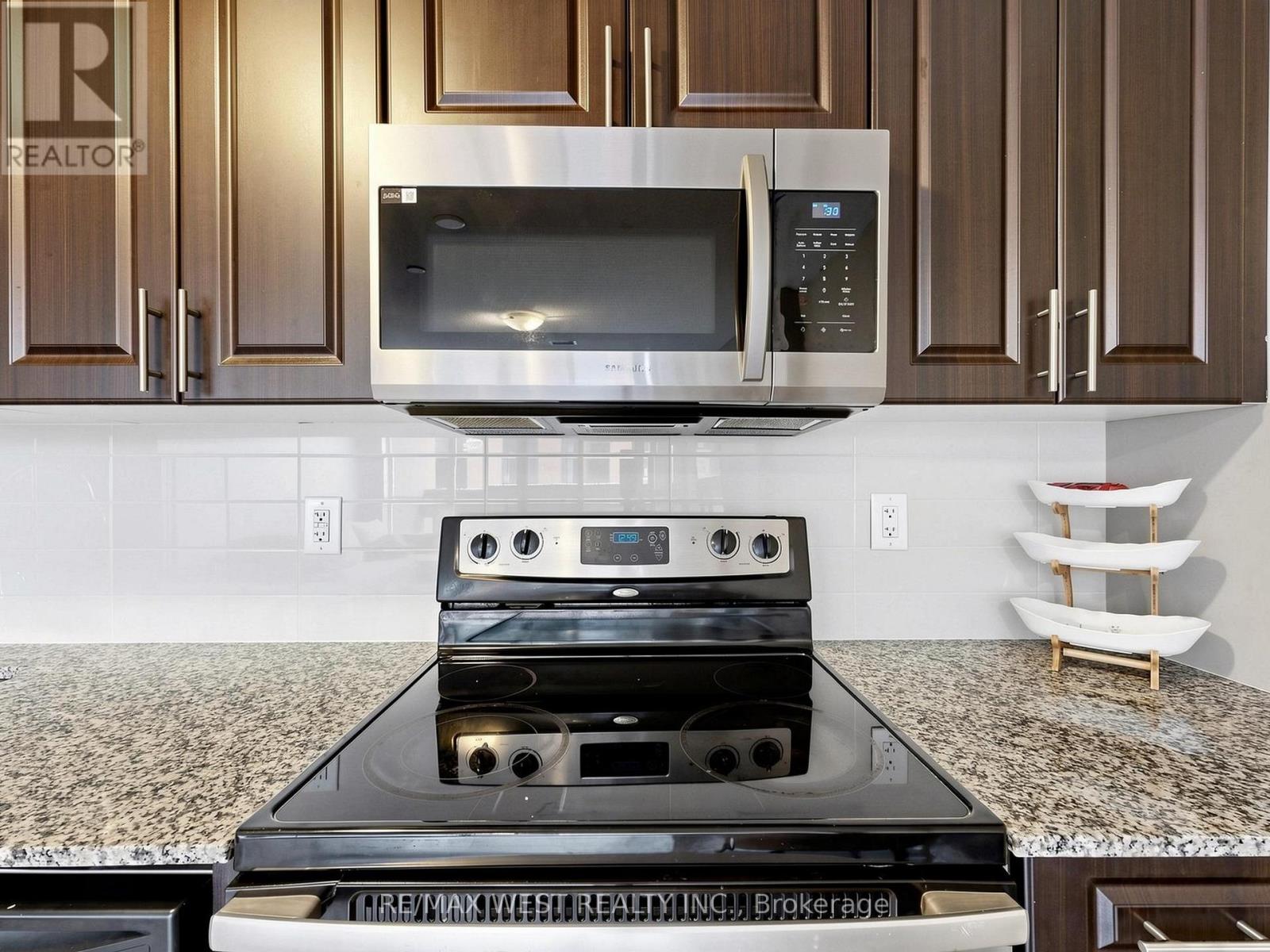 3091 Dufferin Street — photo 15