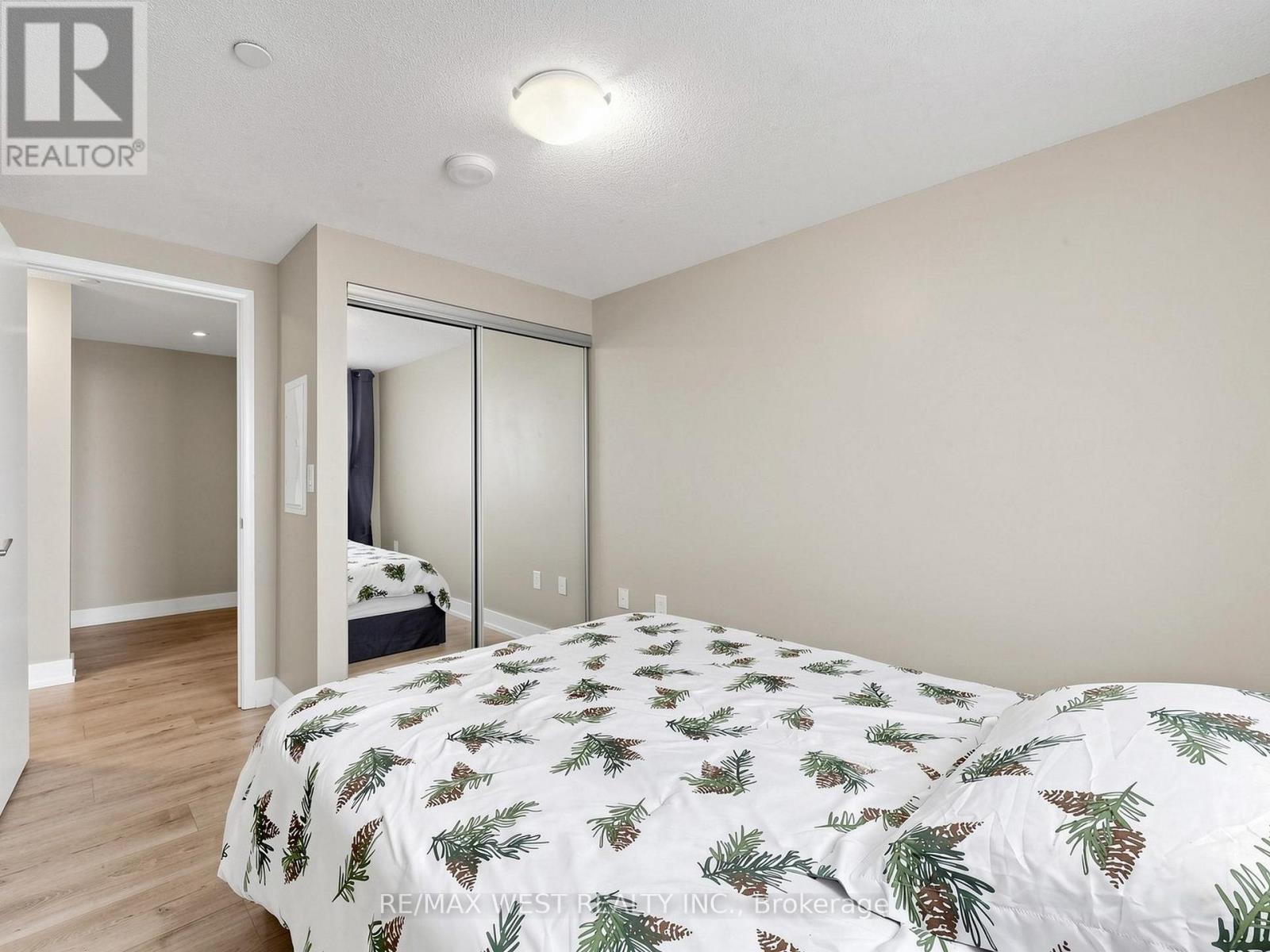 3091 Dufferin Street — photo 29