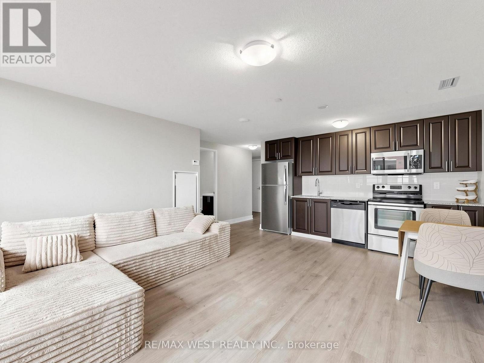 3091 Dufferin Street — photo 18