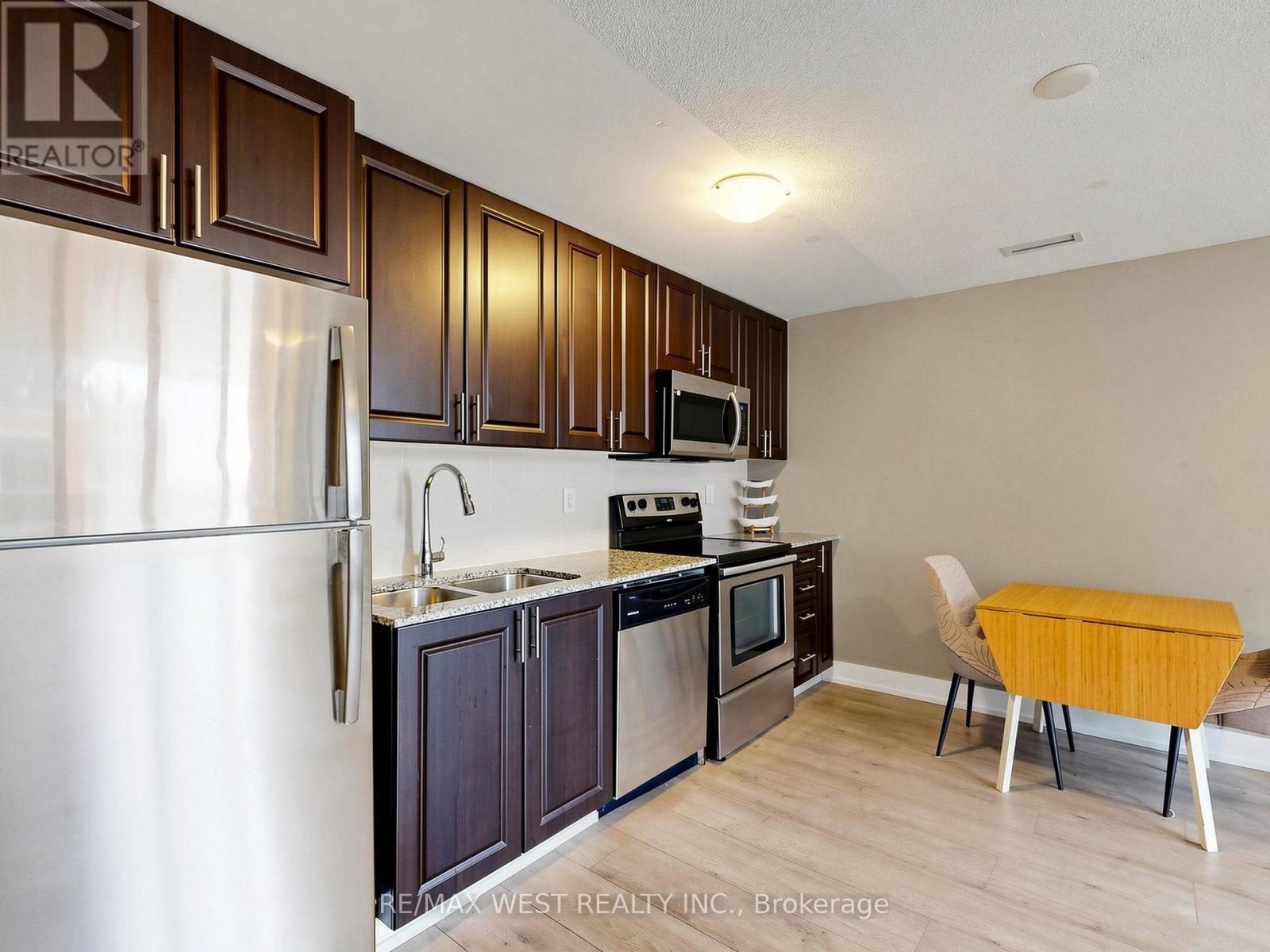 3091 Dufferin Street — photo 12