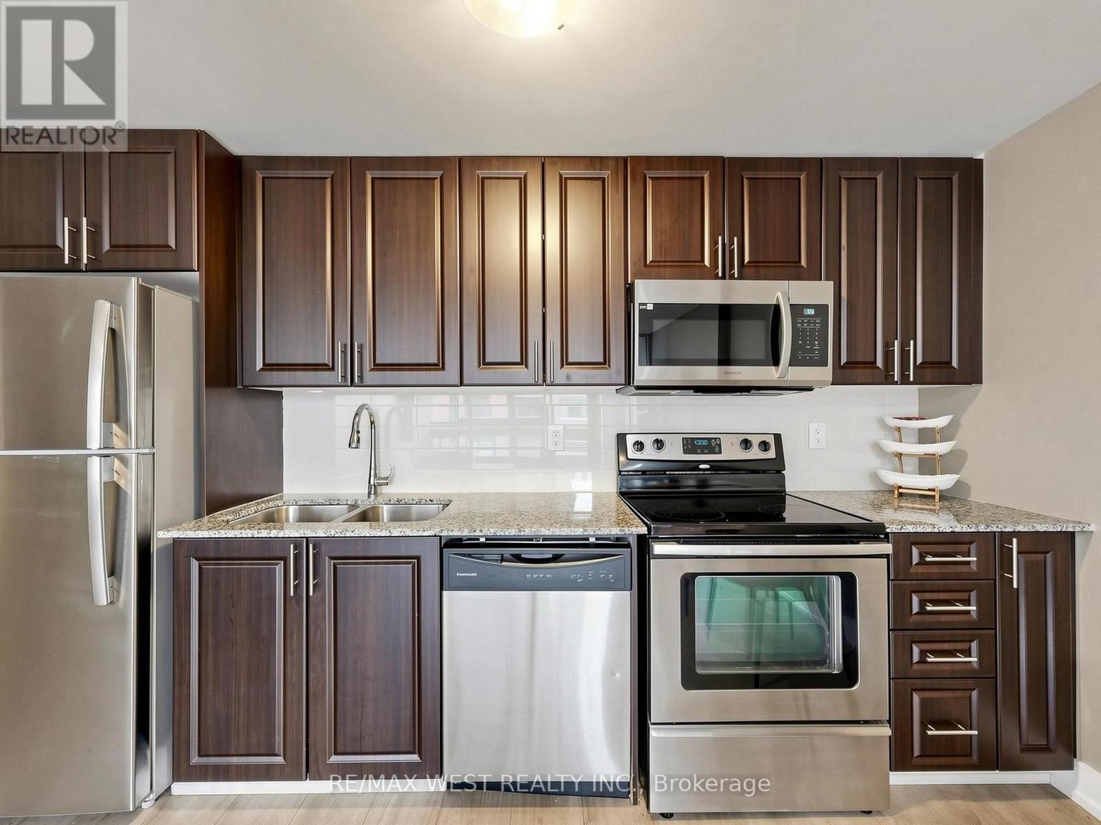 3091 Dufferin Street — photo 14