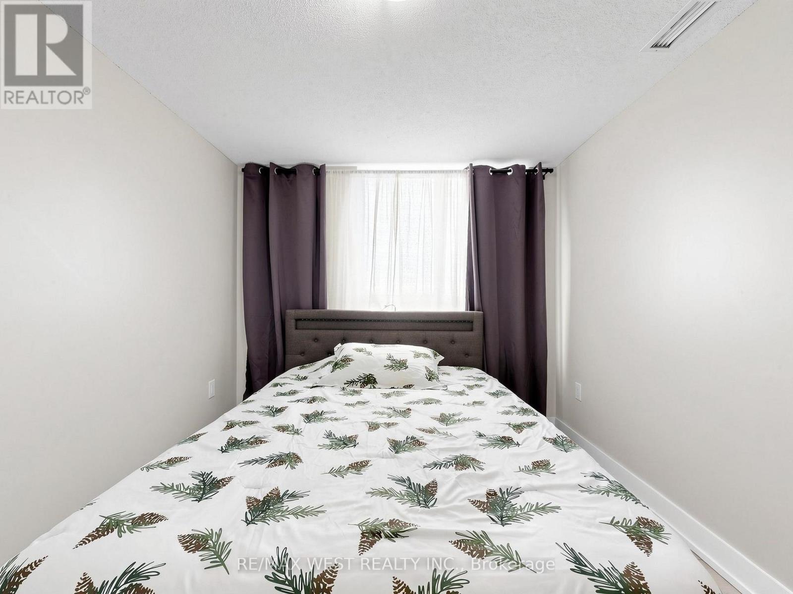 3091 Dufferin Street — photo 26