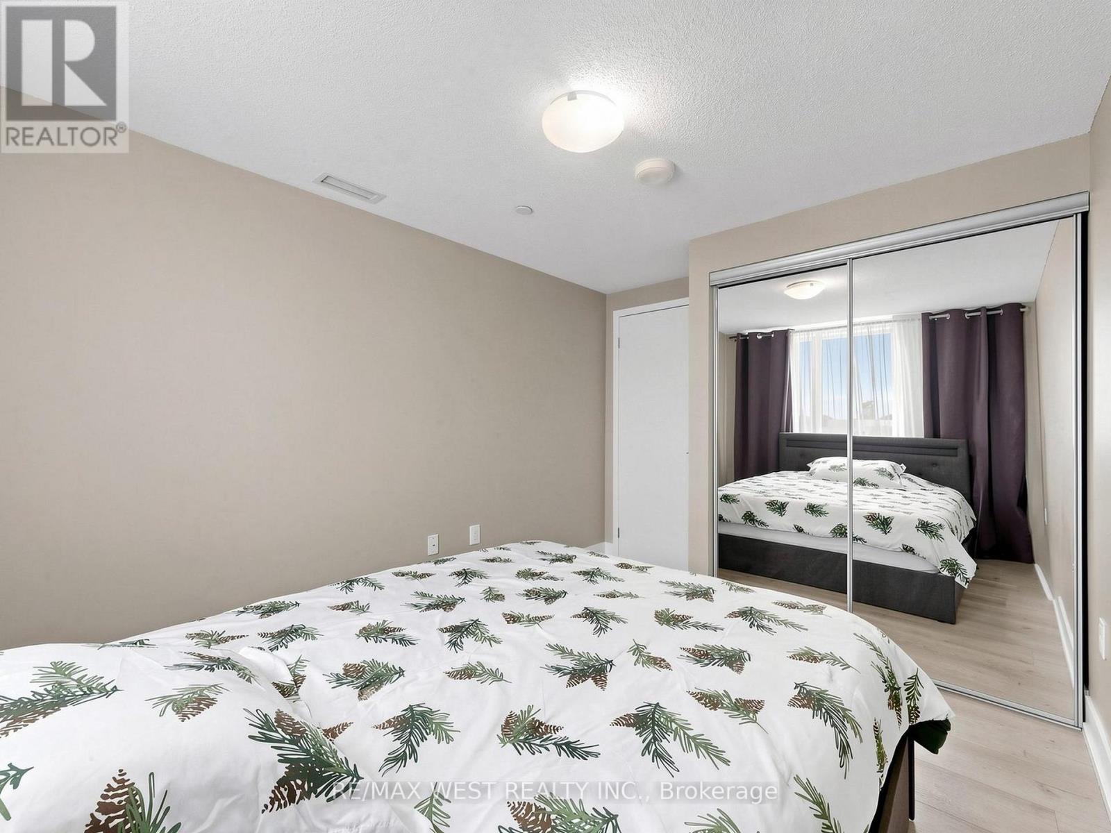 3091 Dufferin Street — photo 28