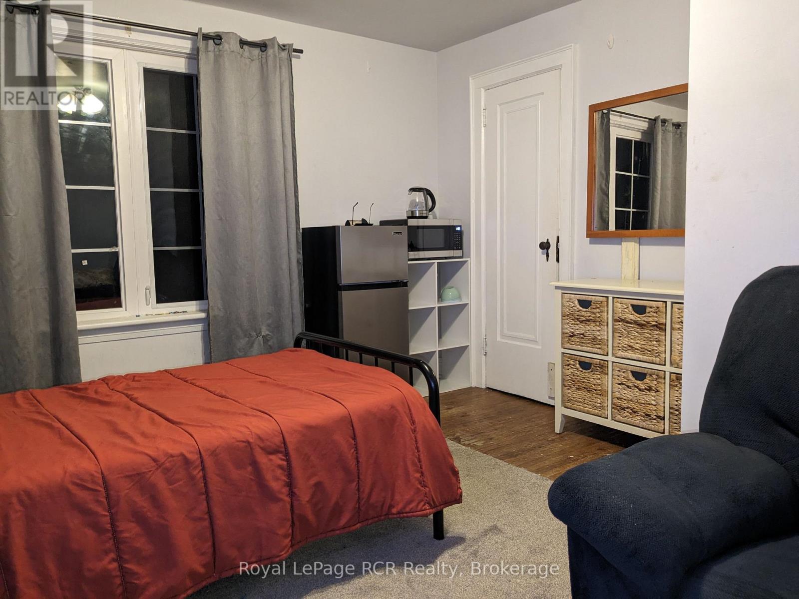 376 GEORGE STREET E - 28