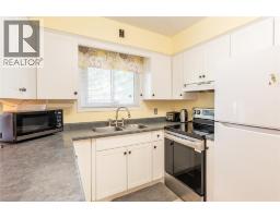 8 Parry Drive, Chatham, ON N7L2H8 Photo 10