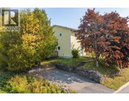 145 Woodhaven Drive, photo 2