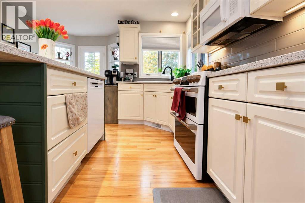 10235 75A Avenue, photo 16 of 47