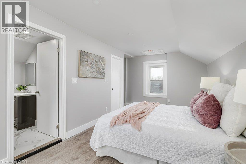 125 Cathcart Street — photo 20