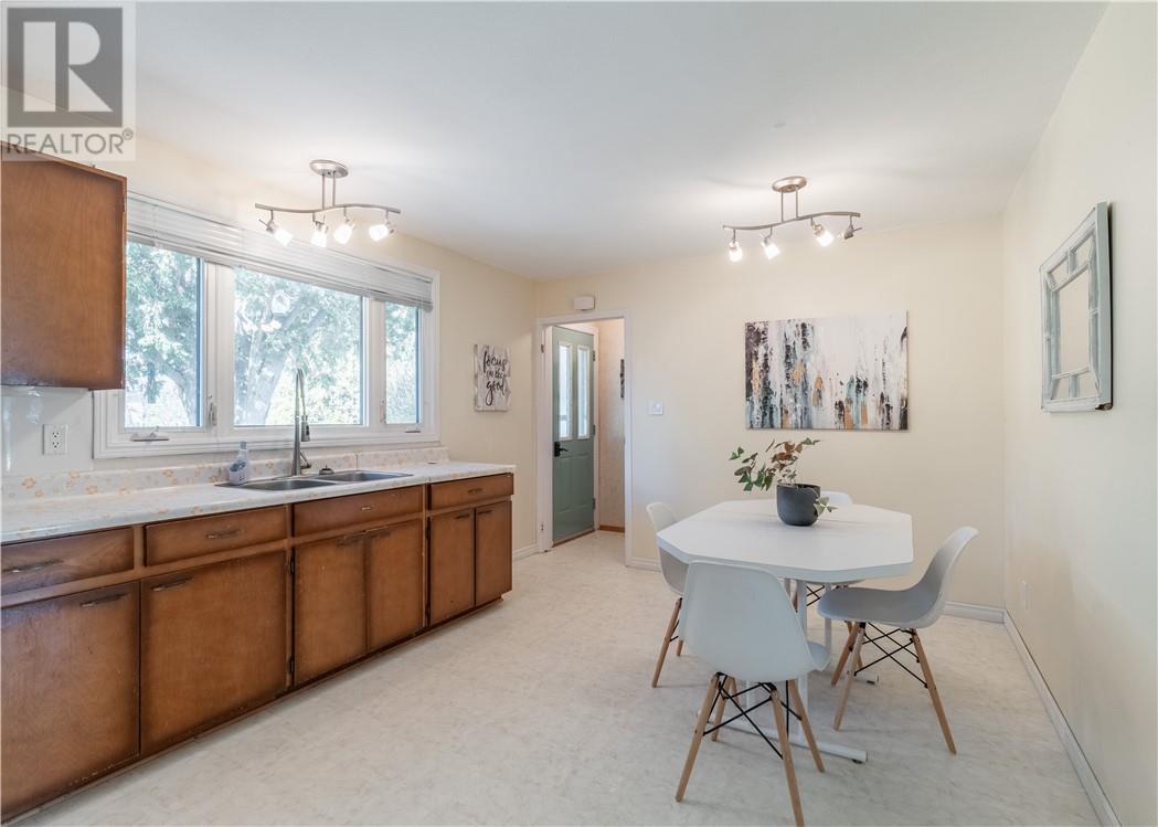 3329 Romeo Street — photo 7