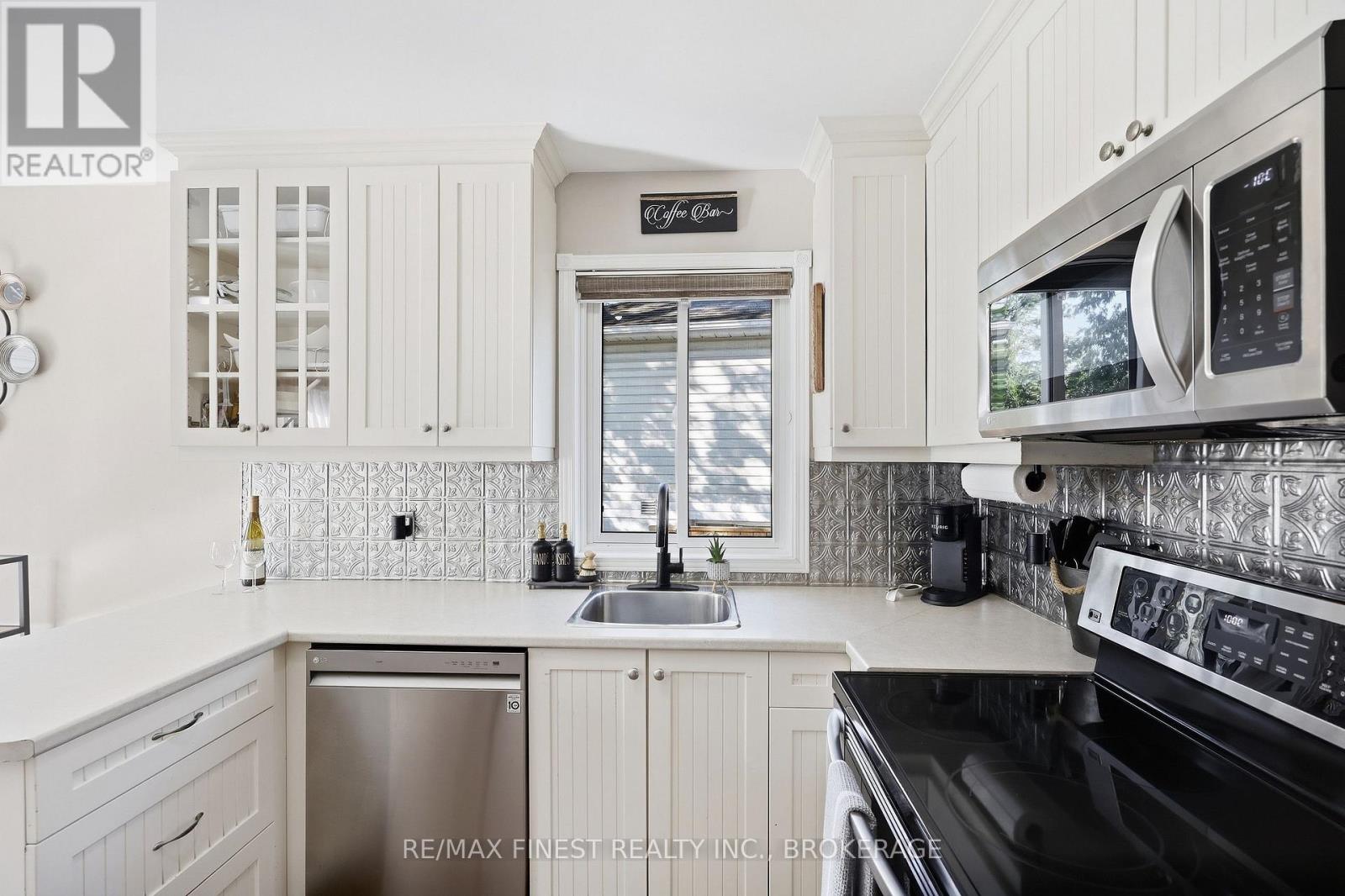 1377 Brackenwood Crescent — photo 12