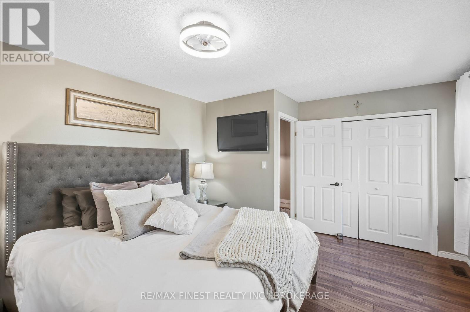 1377 Brackenwood Crescent — photo 23