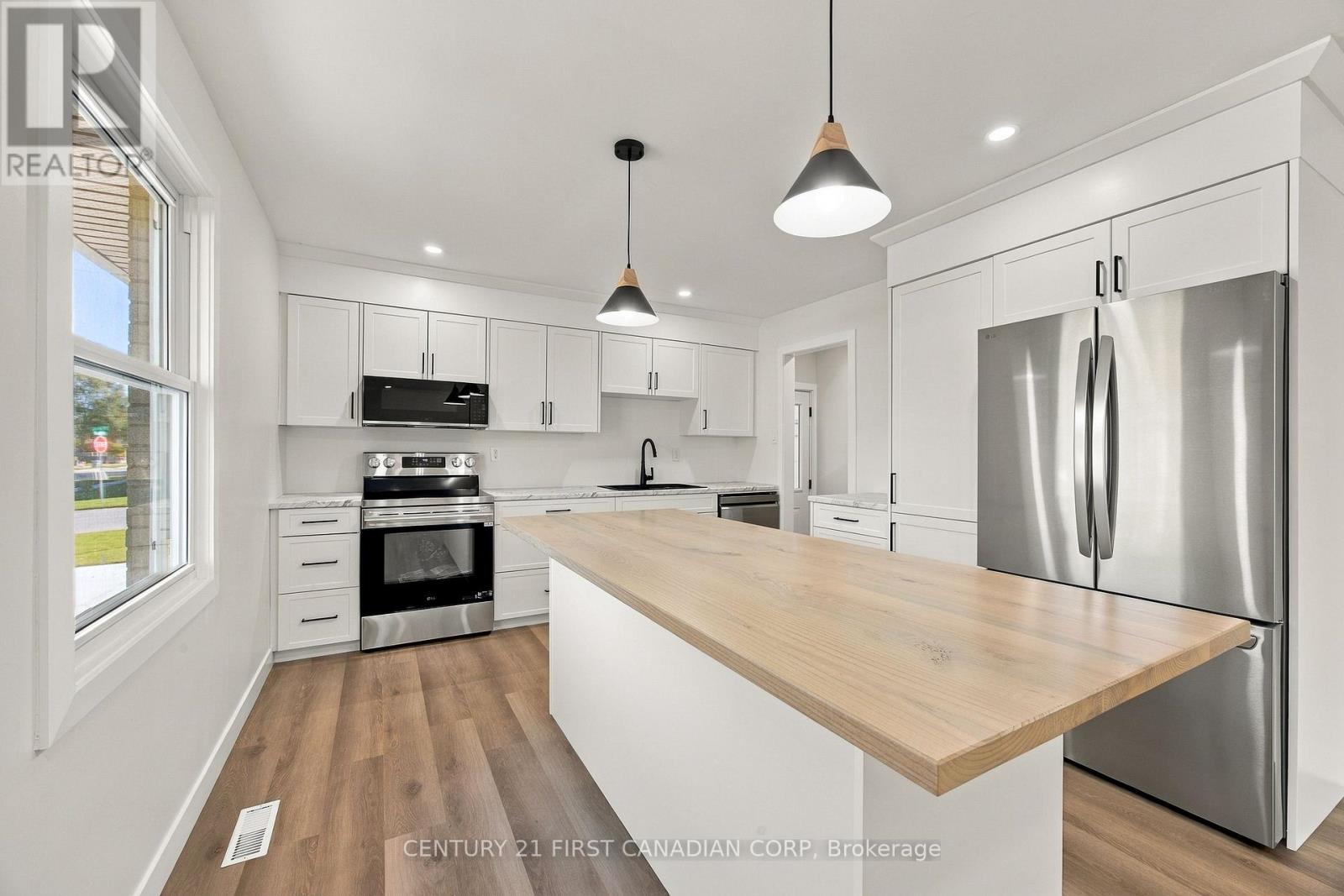 135 Nicoline Avenue — photo 10