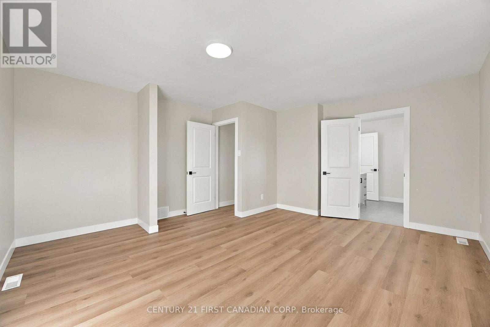 135 Nicoline Avenue — photo 18