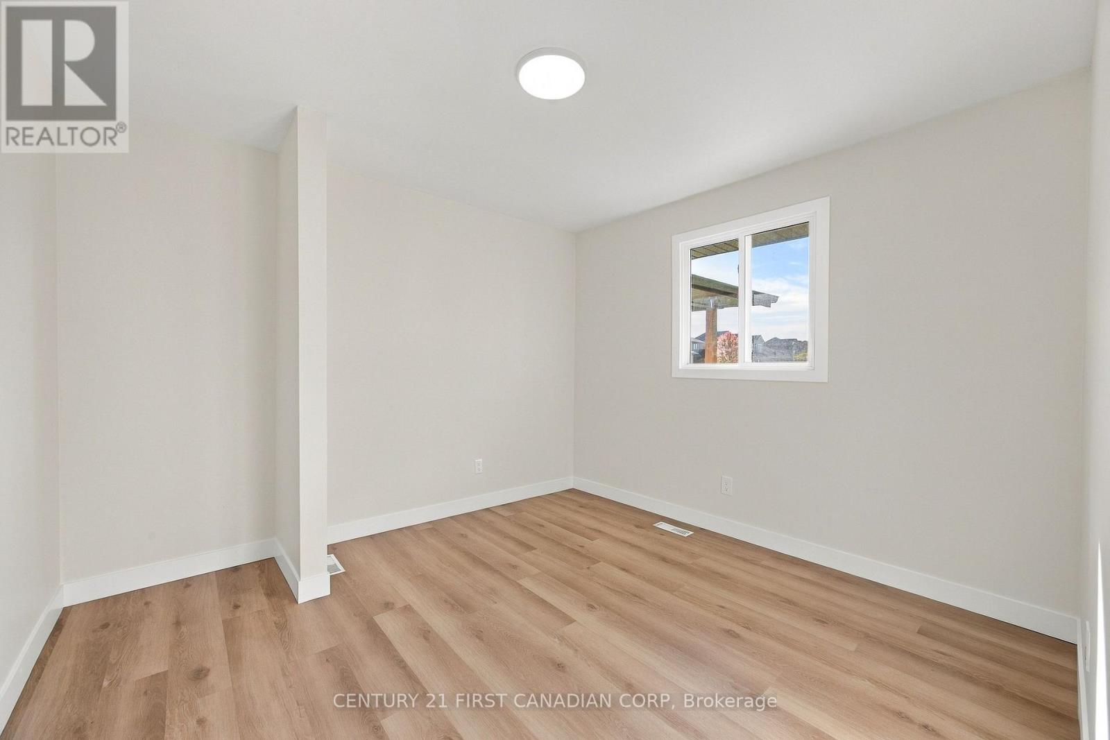 135 Nicoline Avenue — photo 21