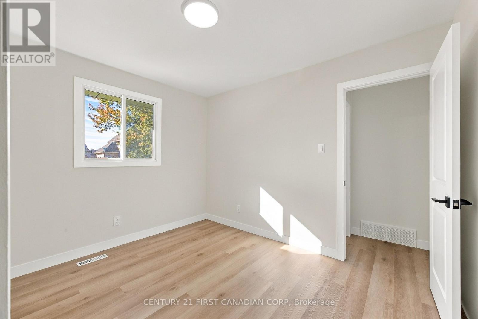 135 Nicoline Avenue — photo 22