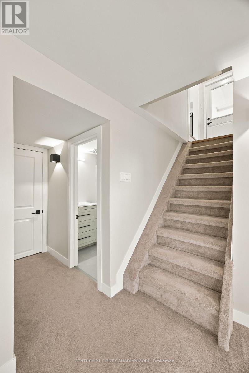 135 Nicoline Avenue — photo 23