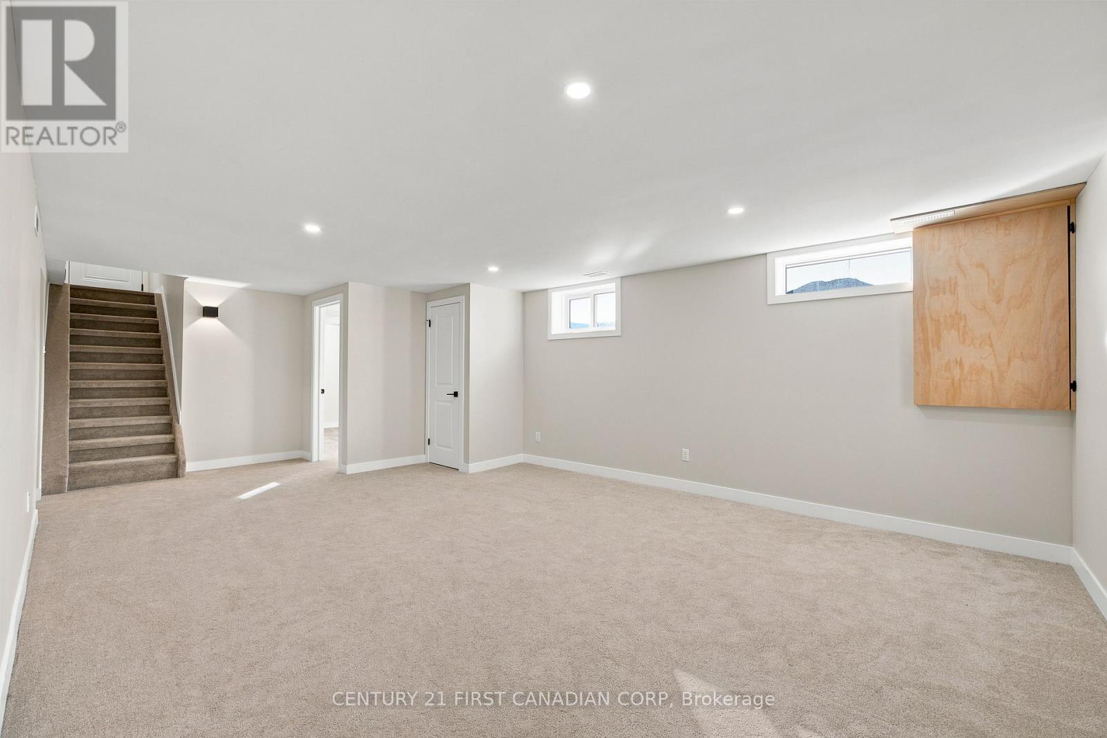 135 Nicoline Avenue — photo 26