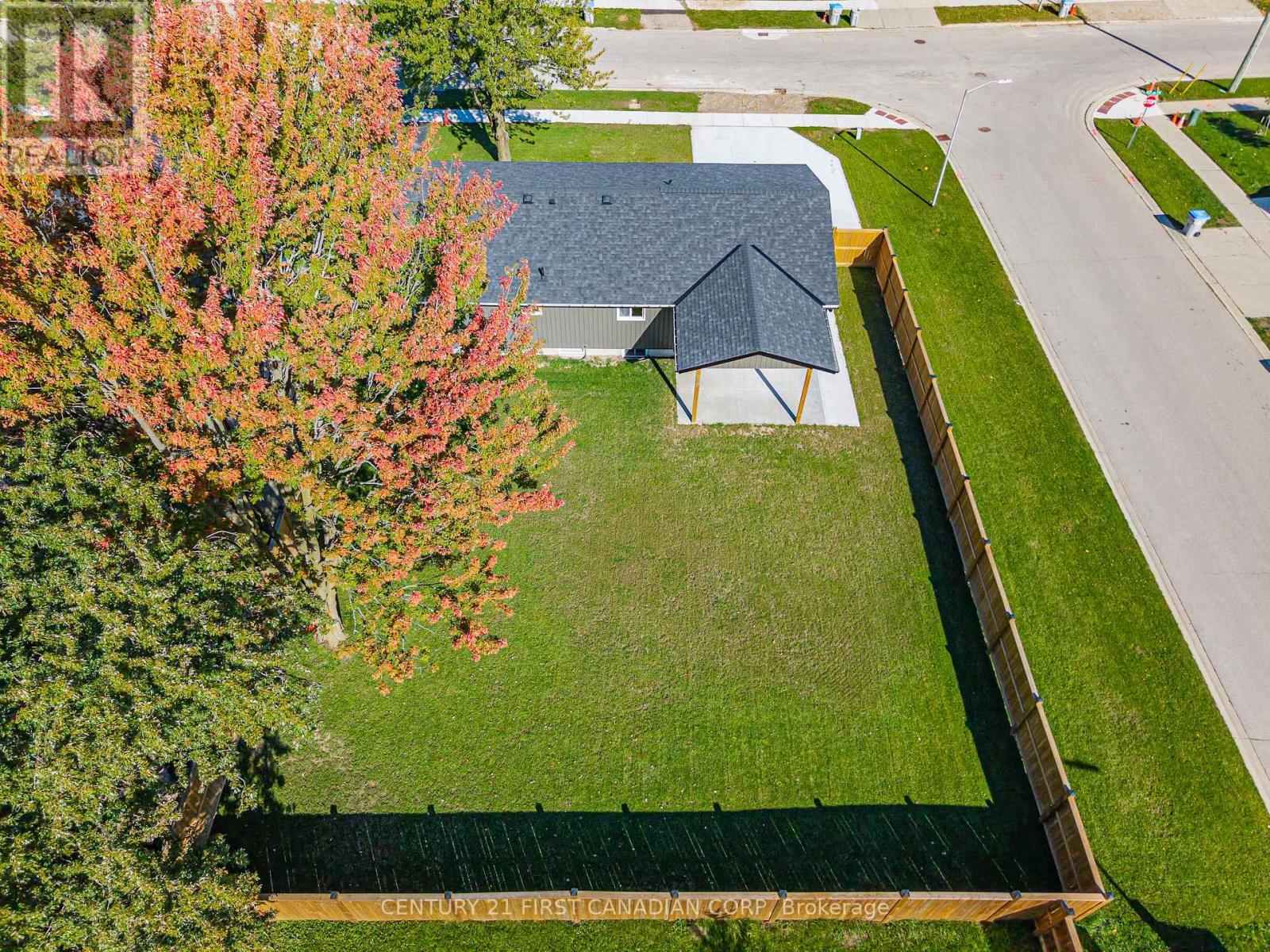 135 Nicoline Avenue — photo 40