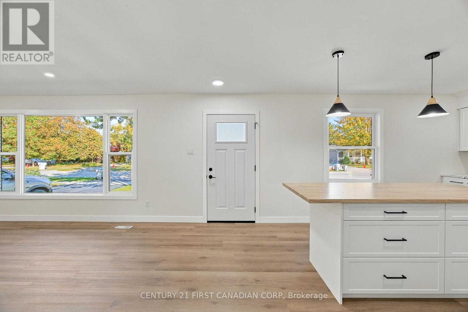 135 Nicoline Avenue — photo 8