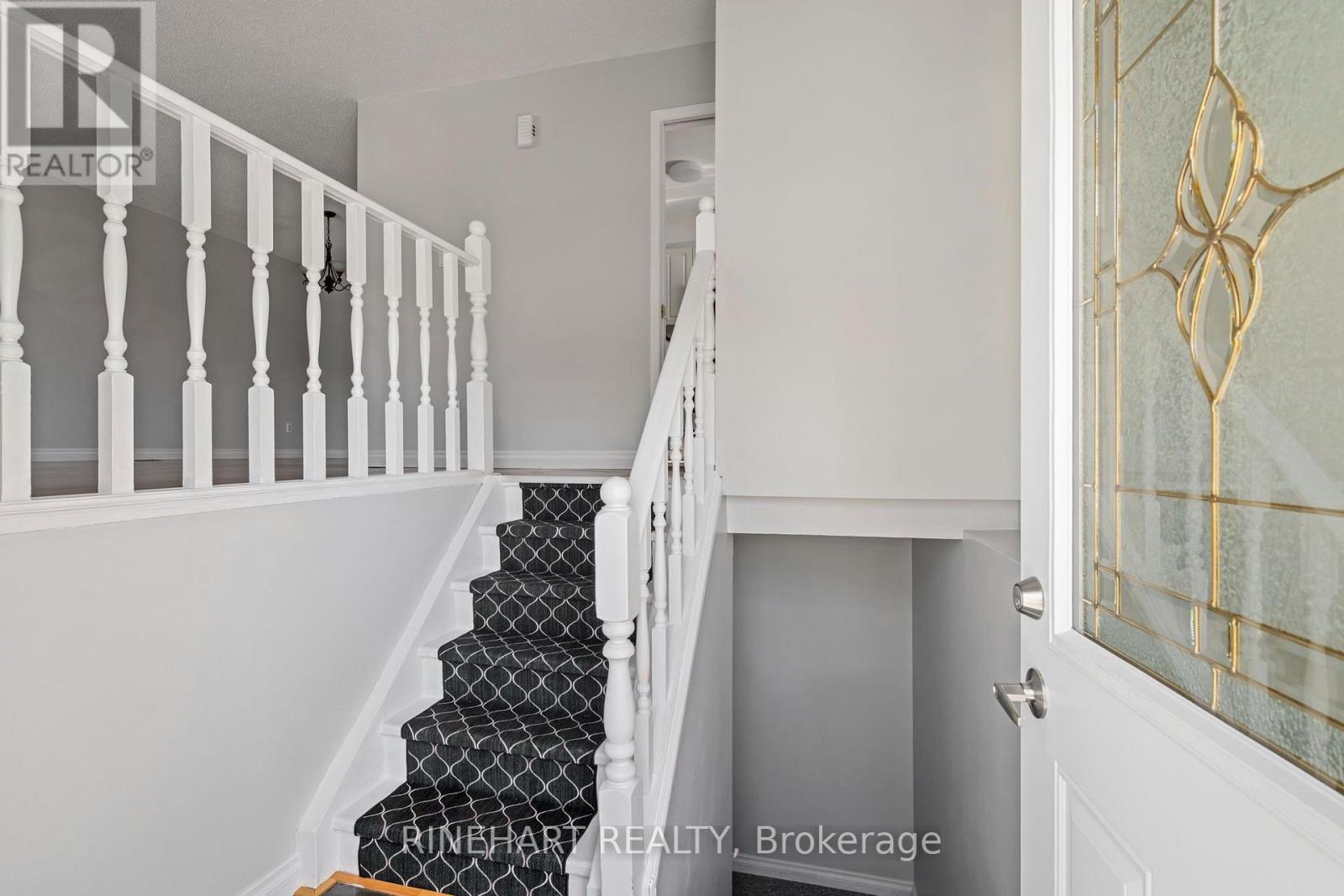 78 BLOOMSBURY COURT - 23