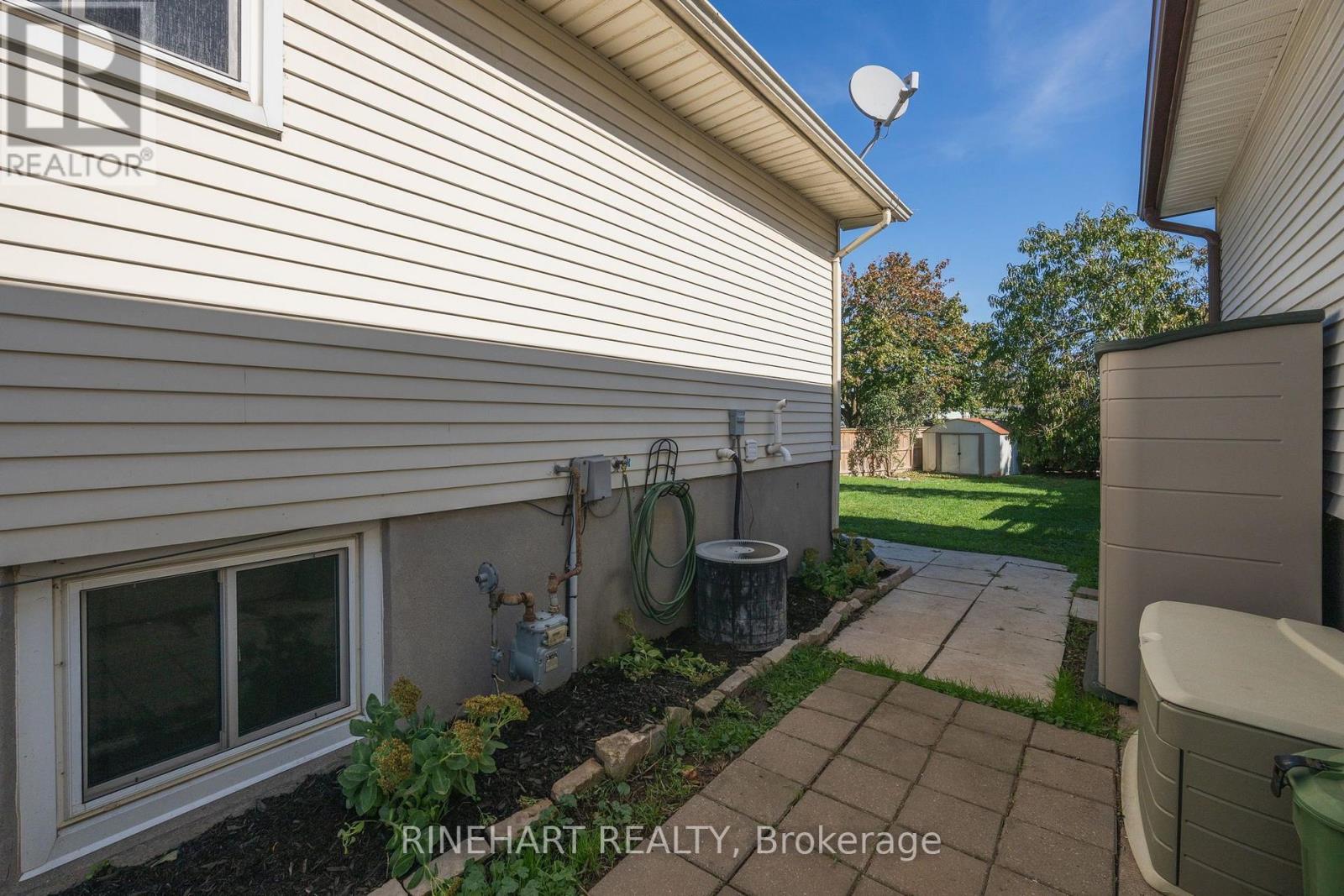 78 BLOOMSBURY COURT - 31