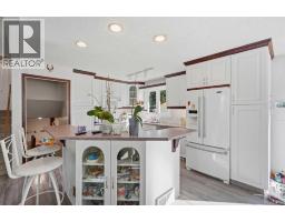 4615 31 Avenue NE - photo 9